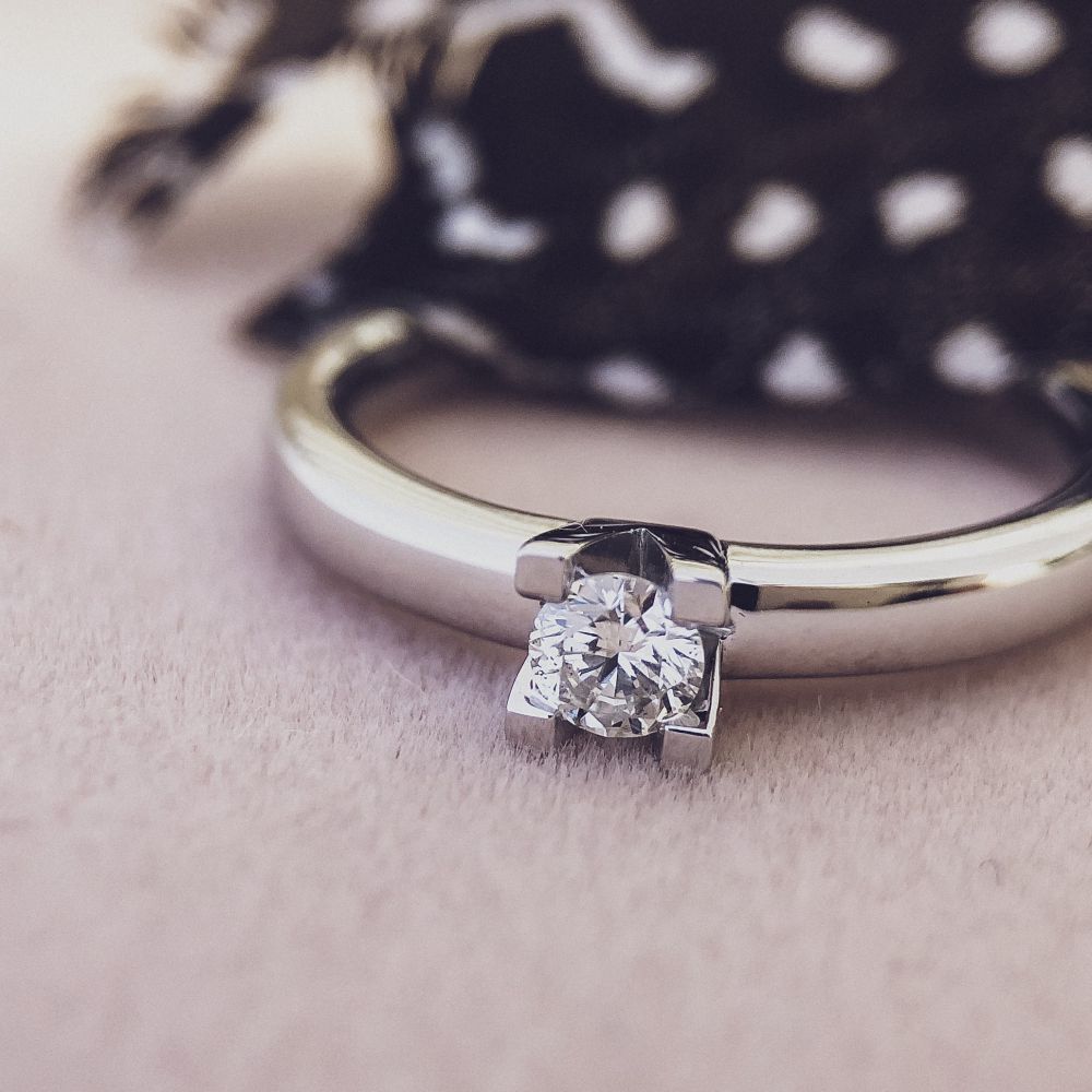 14 Karaat Witgouden Ring met Briljant Diamant van 0,19 Caraat en Moderne Stijl