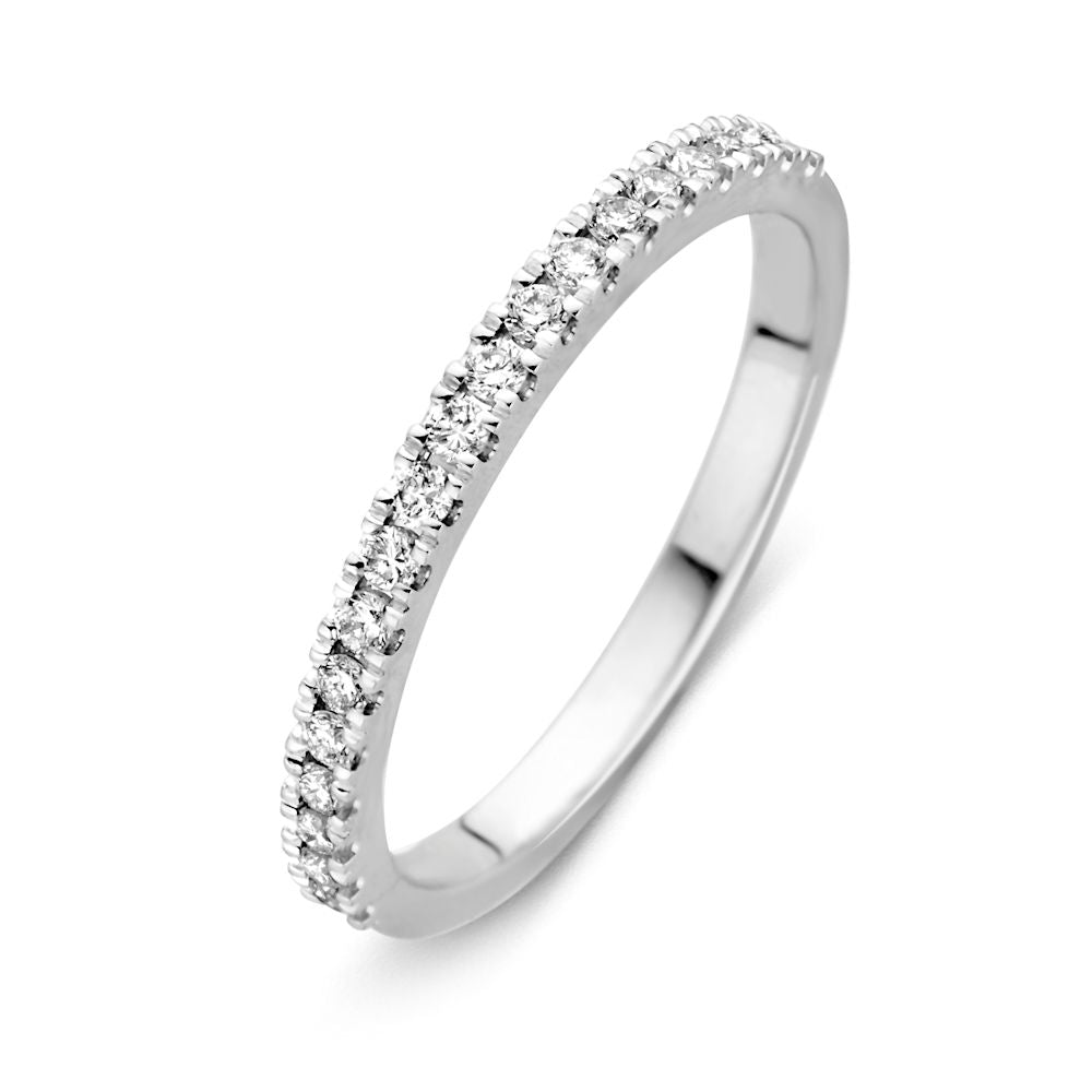 De Witgouden Ring met Diamant: Tijdloze Verfijning in 14 Karaat van Excellent Jewelry heeft een delicate band met een enkele rij fonkelende diamanten - perfect als tijdloze diamanten ring.