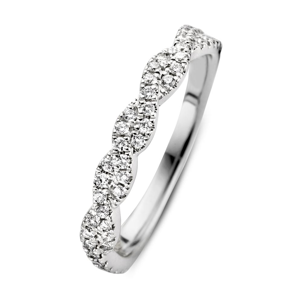 Witgouden ring met gedraaide band en vijf rijen diamanten, totaal 0,34 crt.