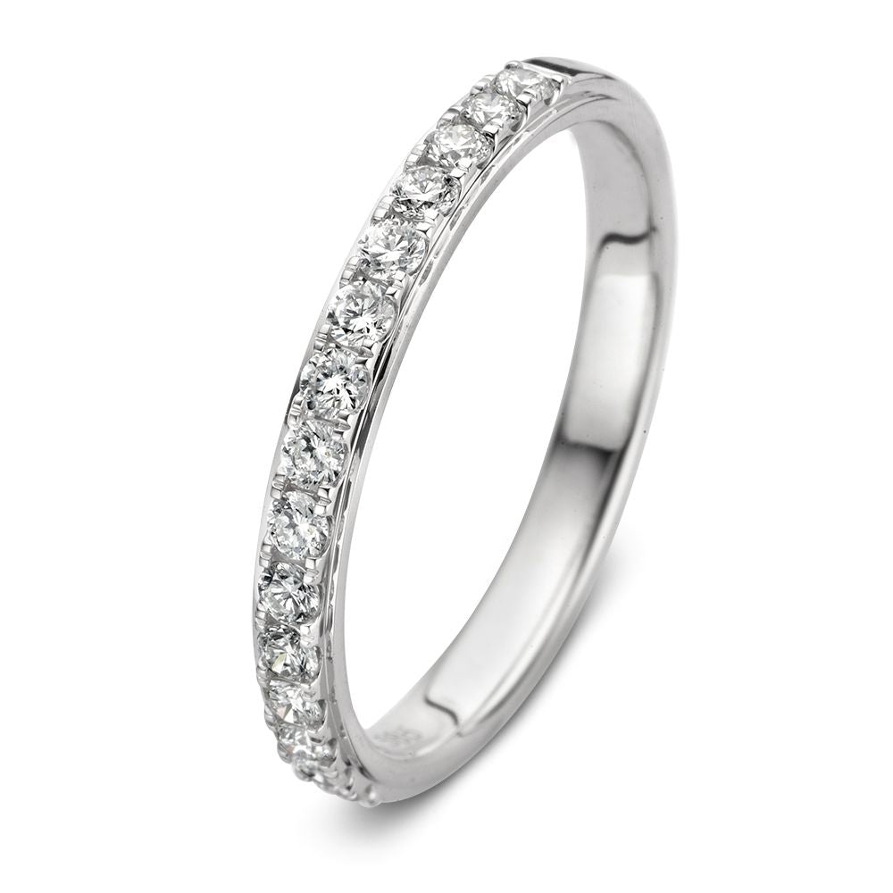 Witte gouden ring met briljante chatonzetting en 0,36 crt diamanten.