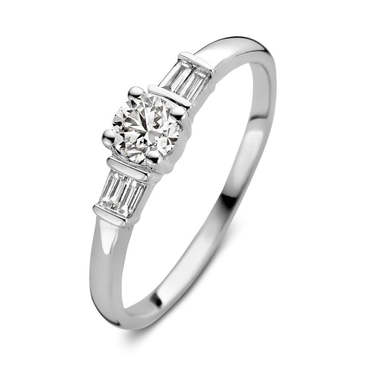 Elegant White Gold Ring with Brilliant-Cut Center and Baguette Side Stones