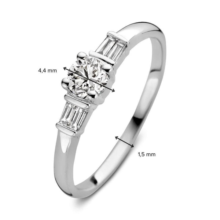 Elegant White Gold Ring with Brilliant-Cut Center and Baguette Side Stones