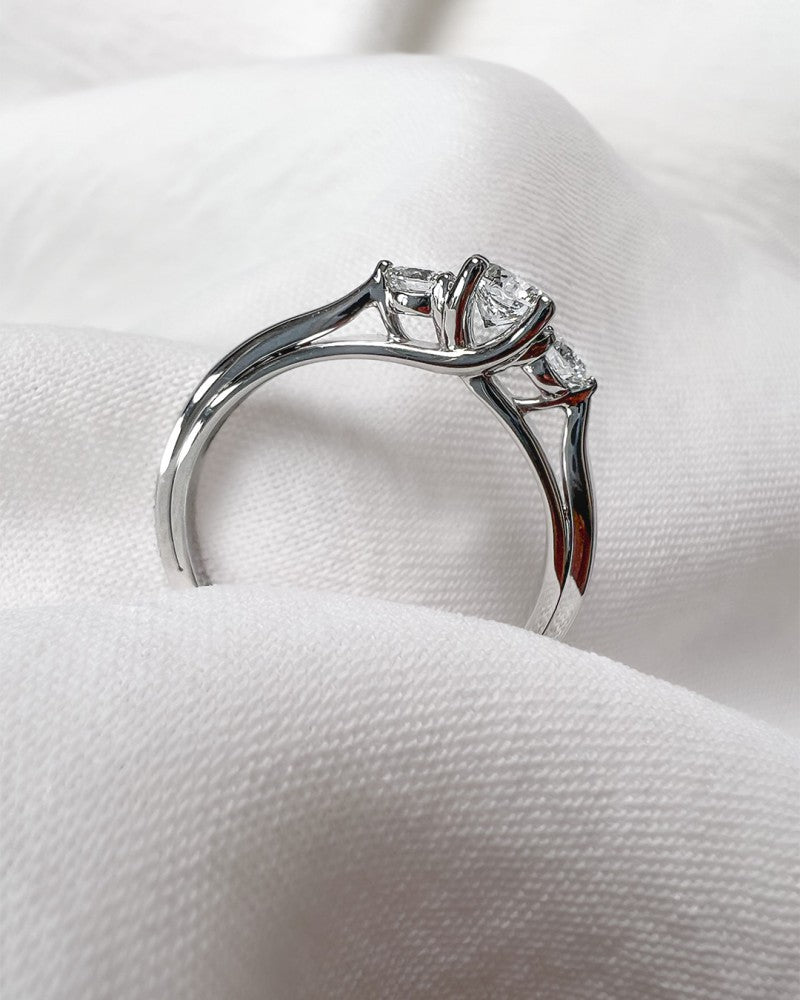 Elegant White Gold Ring with 0.51 Carat Brilliant Cut Diamonds