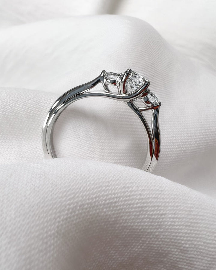 Elegant White Gold Ring with 0.51 Carat Brilliant Cut Diamonds