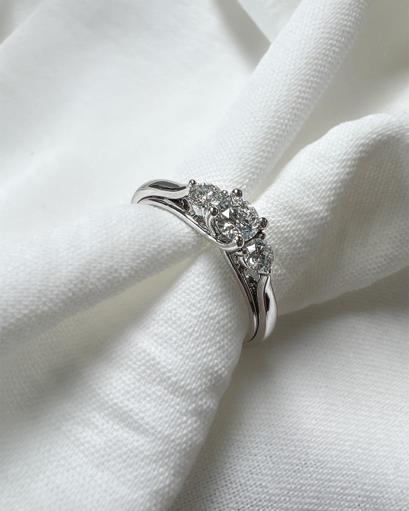 Elegant White Gold Ring with 0.51 Carat Brilliant Cut Diamonds