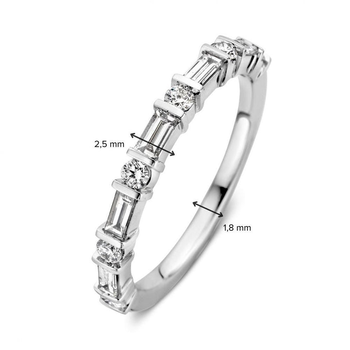 Elegant White Gold Ring with Brilliant and Baguette Diamonds 0.54 crt.