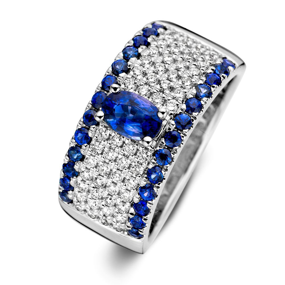 Witgouden ring met marquise saffier in het midden, omringd door briljanten en blauwe saffieren.