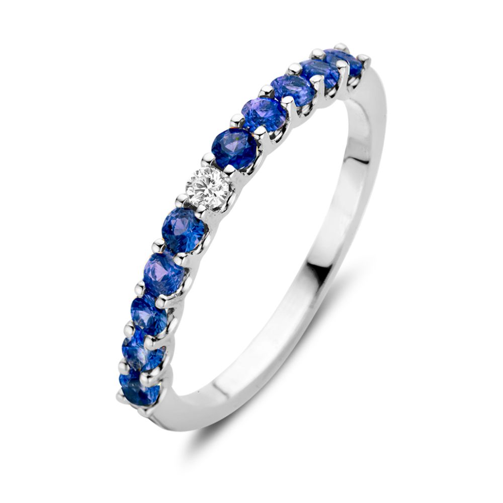 Witgouden ring met blauwe saffieren en een witte briljant in het midden, met een glanzende afwerking.