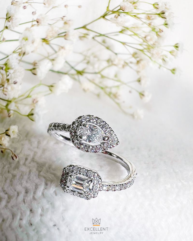 Witgouden Ring met Diamanten – 0,68 Caraat – Emerald & Peergeslepen Diamanten