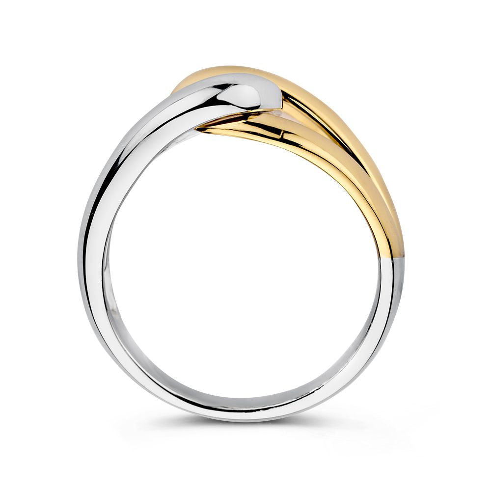 De Zilveren Damesring met 14 Karaat Goud van Excellent Jewelry is een opvallende schakelring, stijlvol ontworpen met verweven banden van zilver en goud voor een moderne, elegante uitstraling en naadloze afwerking.