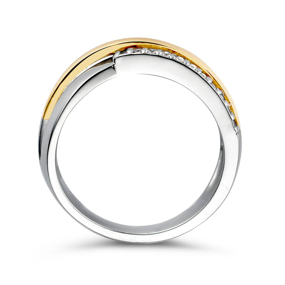 The Excellent Jewelry Gerhodineerde Zilveren Damesring met 14 Karaat Geel Goud en Zirkonia heeft een zilveren band met geelgouden accent en een rij witte zirkonia in een gebogen lijn bovenop.