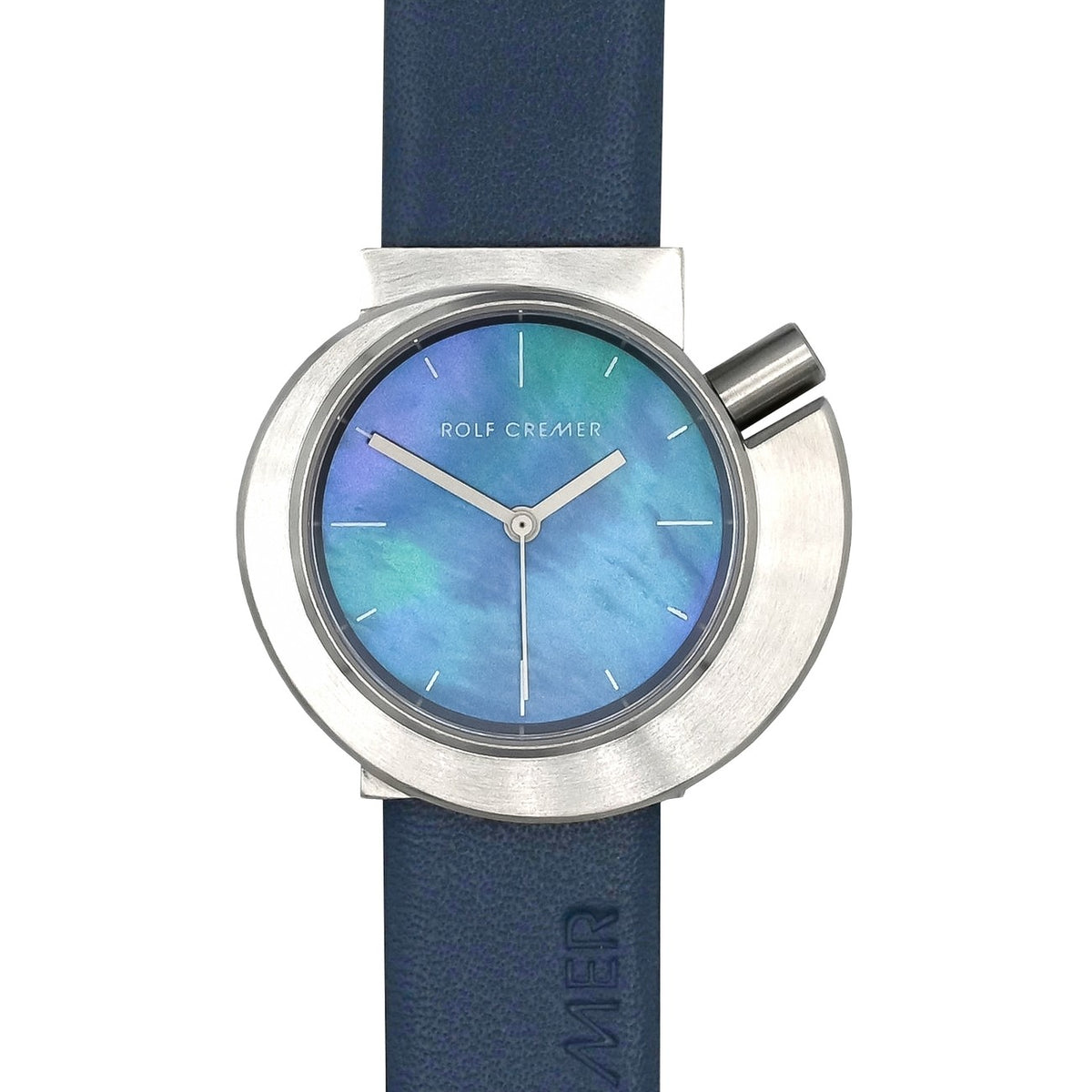 RVS horloge met ronde wijzerplaat in blauw en groen, voorzien van een leren band in donkerblauw.
