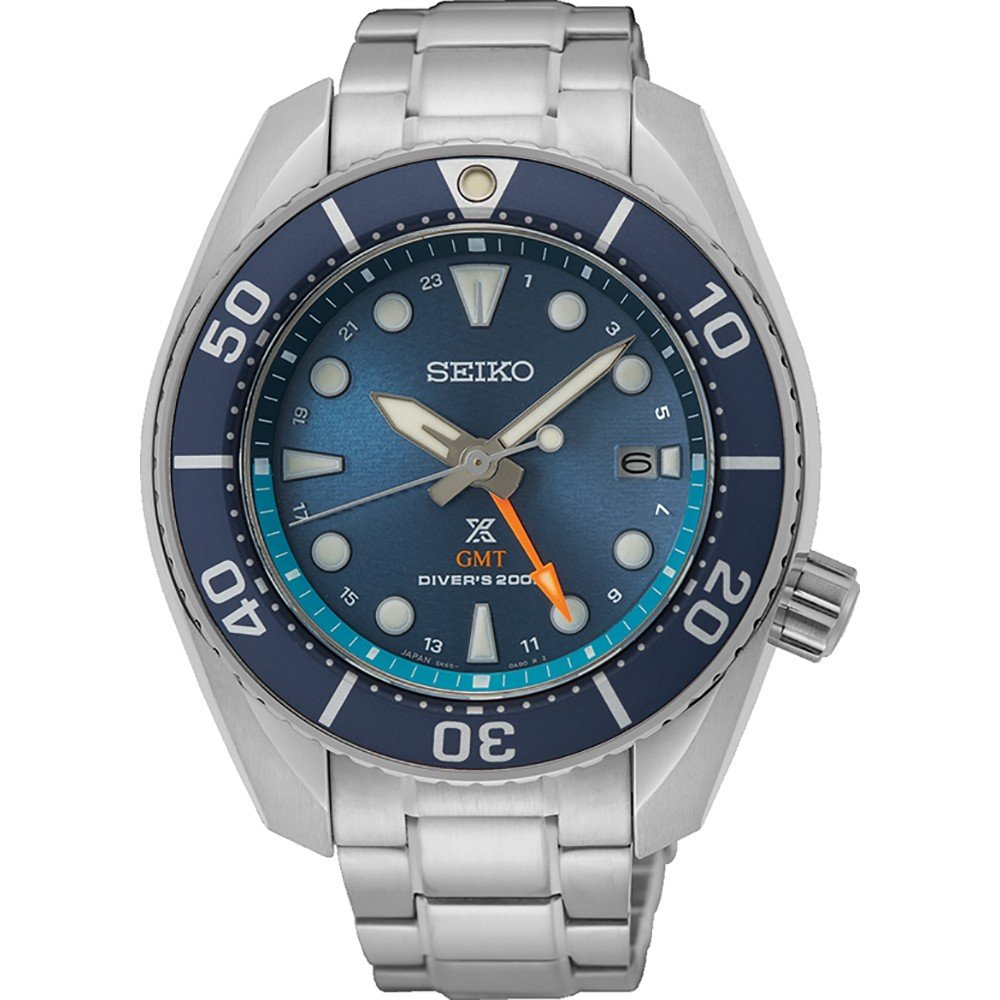 Zilveren heren horloge met blauwe wijzerplaat, GMT-functie en een stalen band.