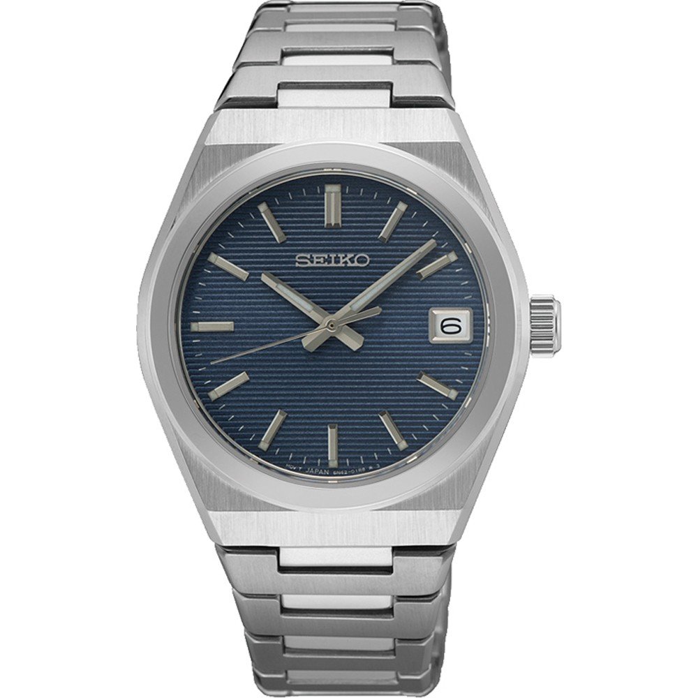 Stalen horloge met blauwe wijzerplaat, zilveren indexen en datumaanduiding.