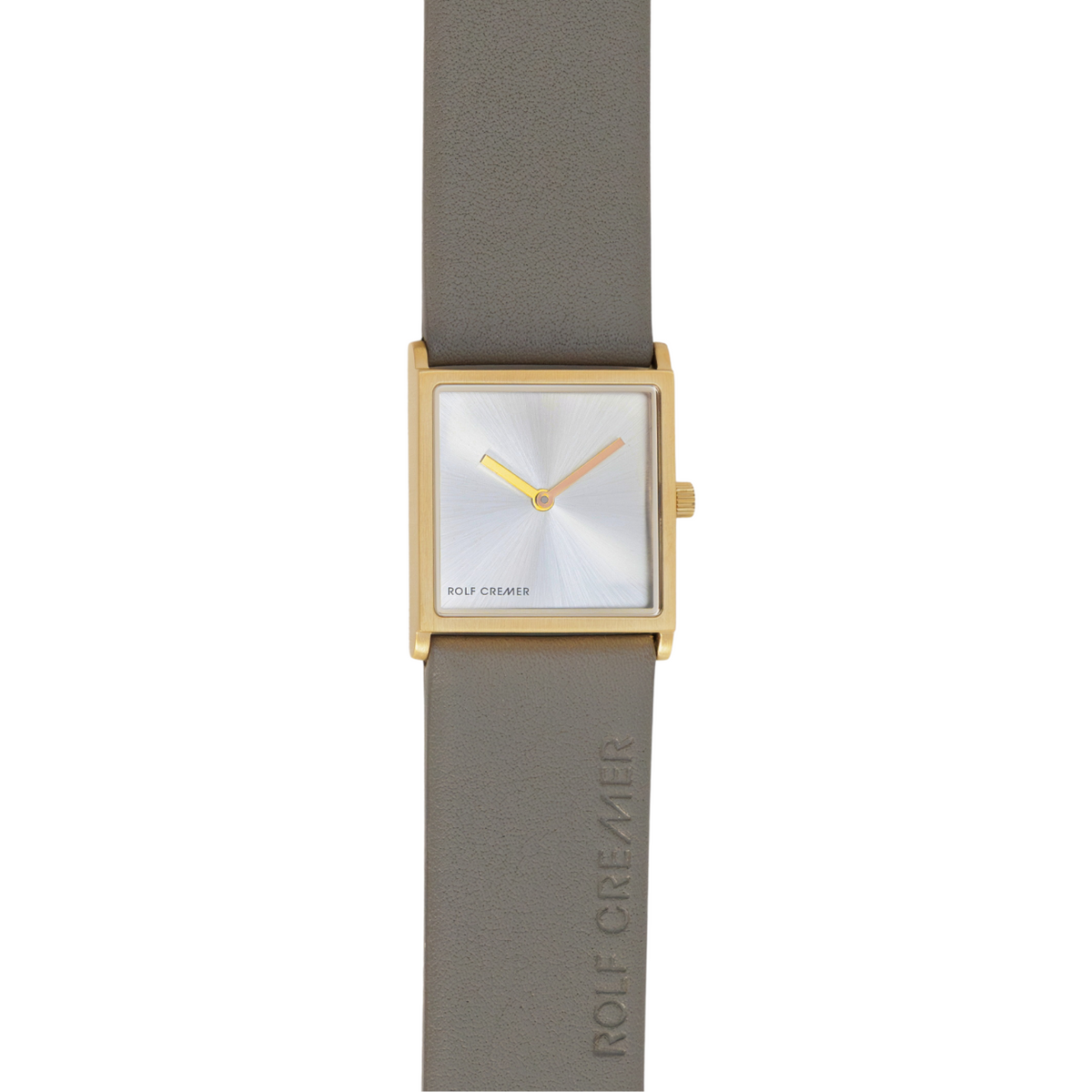 Gouden vierkant horloge met een zilveren wijzerplaat en een grijze rubberen band.