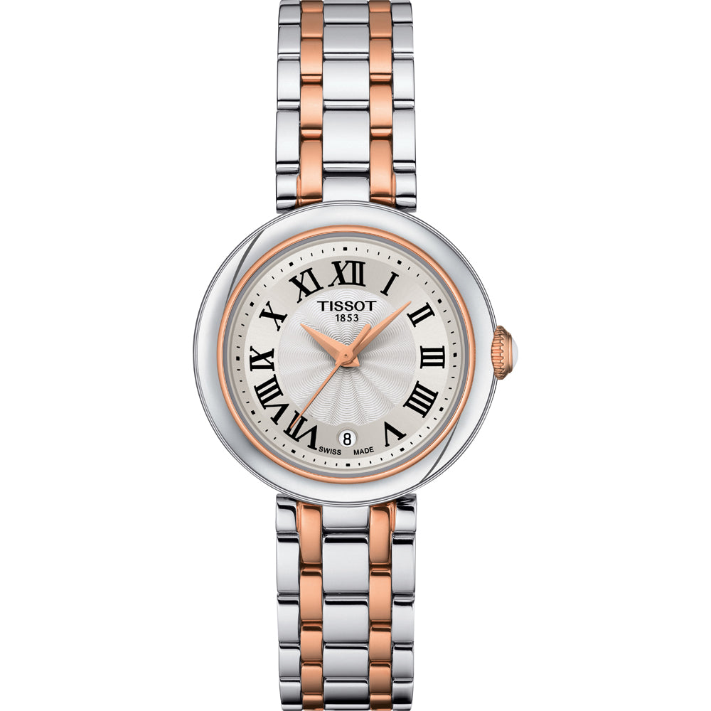 Zilveren horloge met roségouden accenten, ronde wijzerplaat met Romeinse cijfers en een metalen band.
