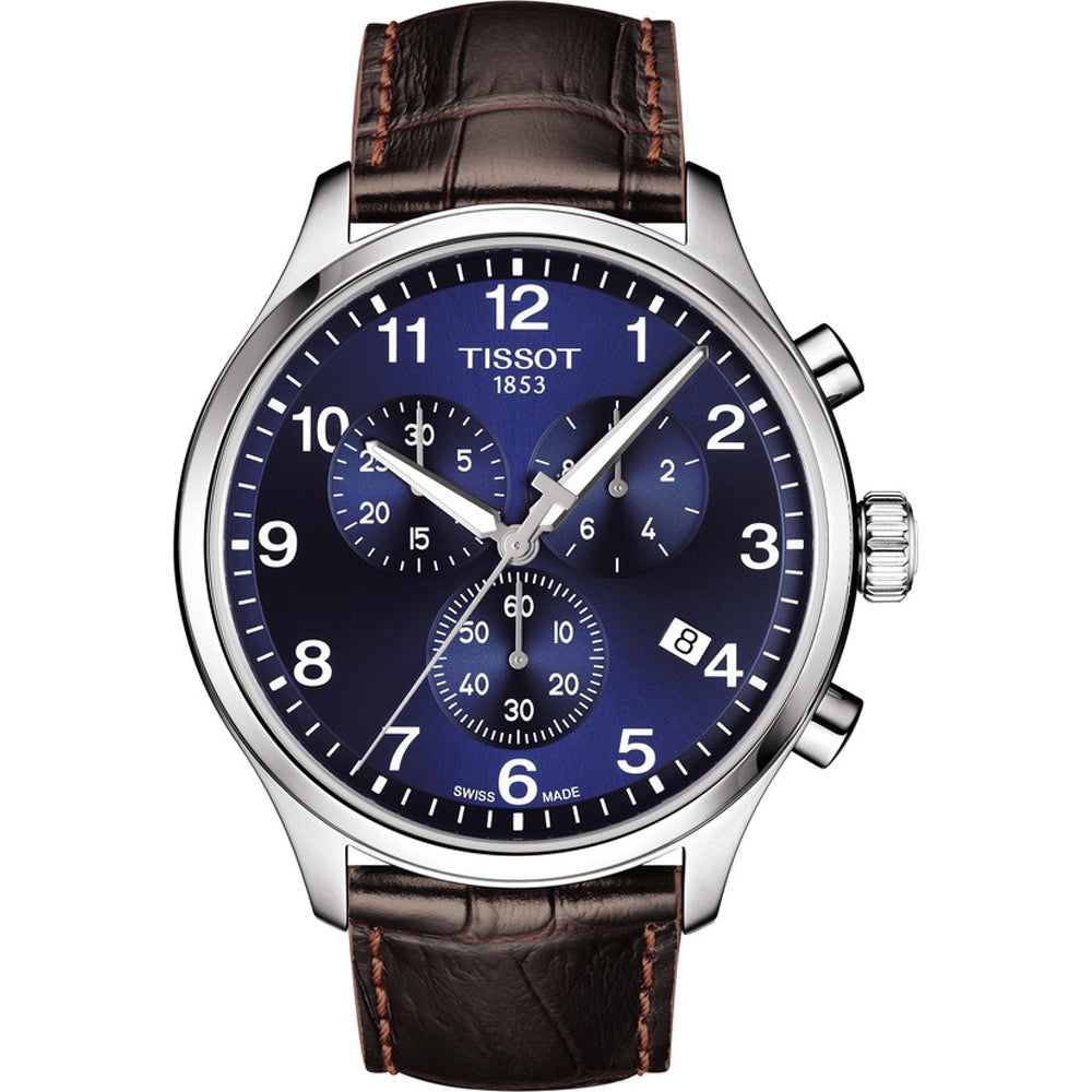 Zilveren chronograaf met blauwe wijzerplaat, bruin lederen band en witte cijfers.