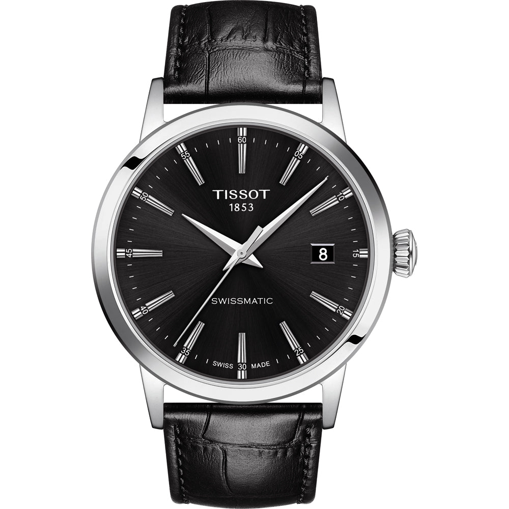 Zwart horloge met een leren band, zilveren kast en een zwarte wijzerplaat met streepindex en datumaanduiding.