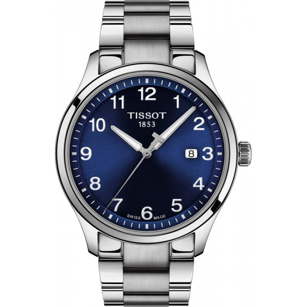Zilveren horloge met een blauwe wijzerplaat, grote cijfers en een datumaanduiding.