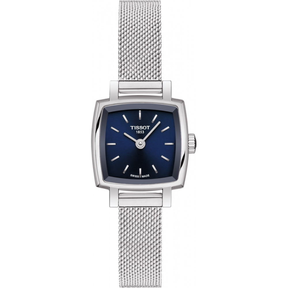 Zilveren horloge met vierkante kast, blauwe wijzerplaat en mesh-band.