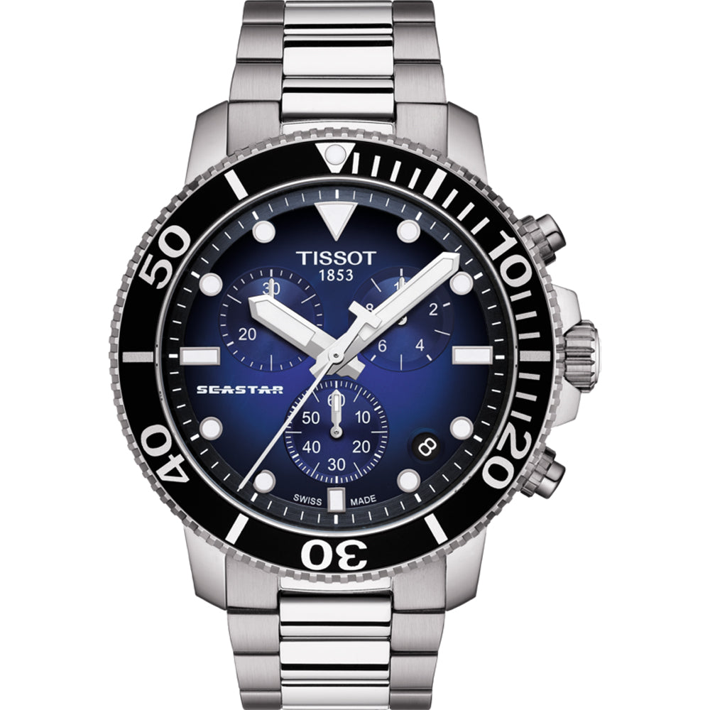 Zilveren chronograaf horloge met blauwe wijzerplaat, zwarte bezel en stalen schakelband.