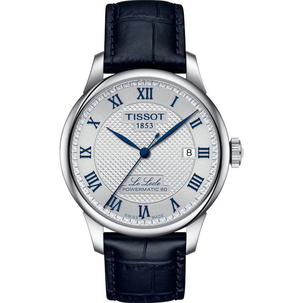 Zilveren horloge met een witte wijzerplaat, Romeinse cijfers en een blauwe leren band.