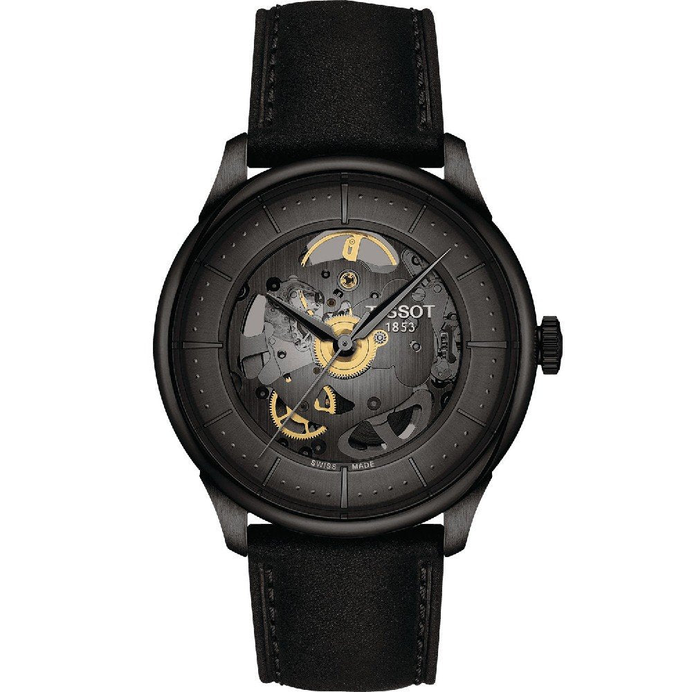 Zwart horloge met opengewerkte wijzerplaat en gouden details, leren band en ronde kast.