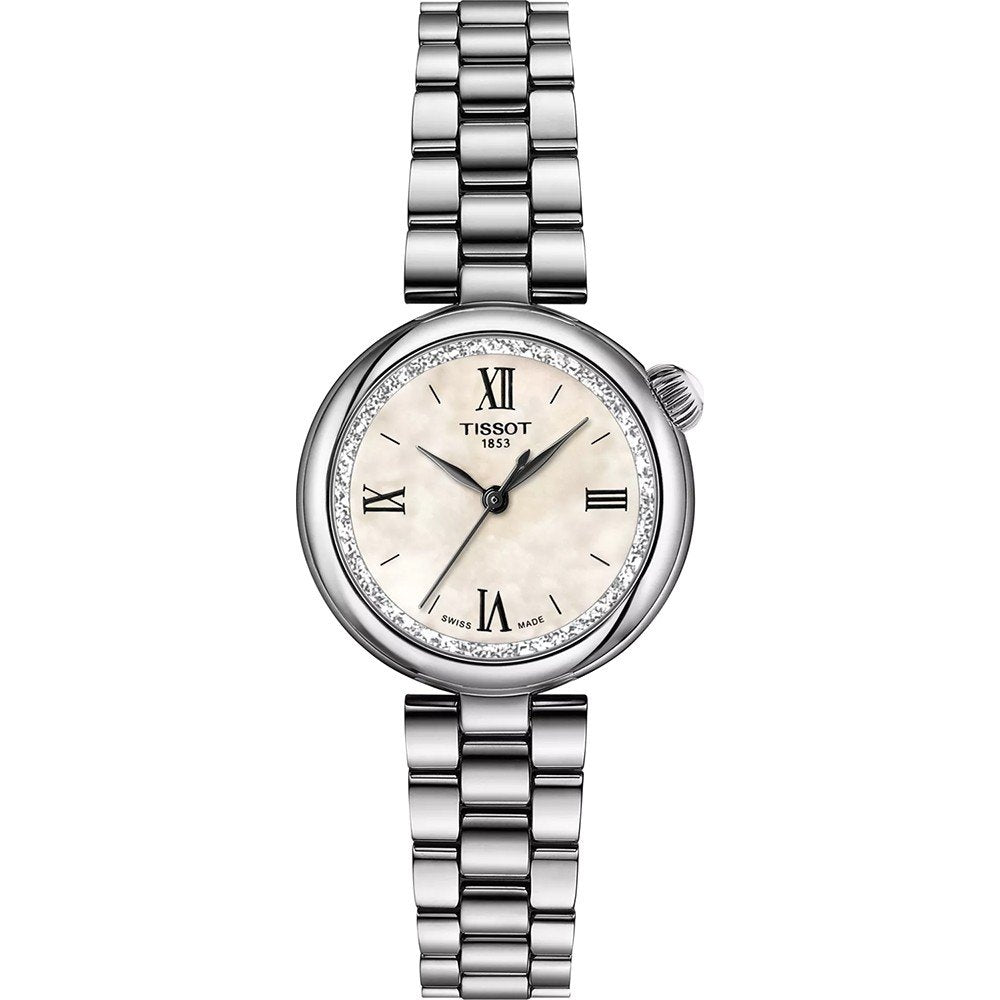 Zilveren horloge met ronde wijzerplaat, parelmoer kleur en diamantaccenten op de bezel.
