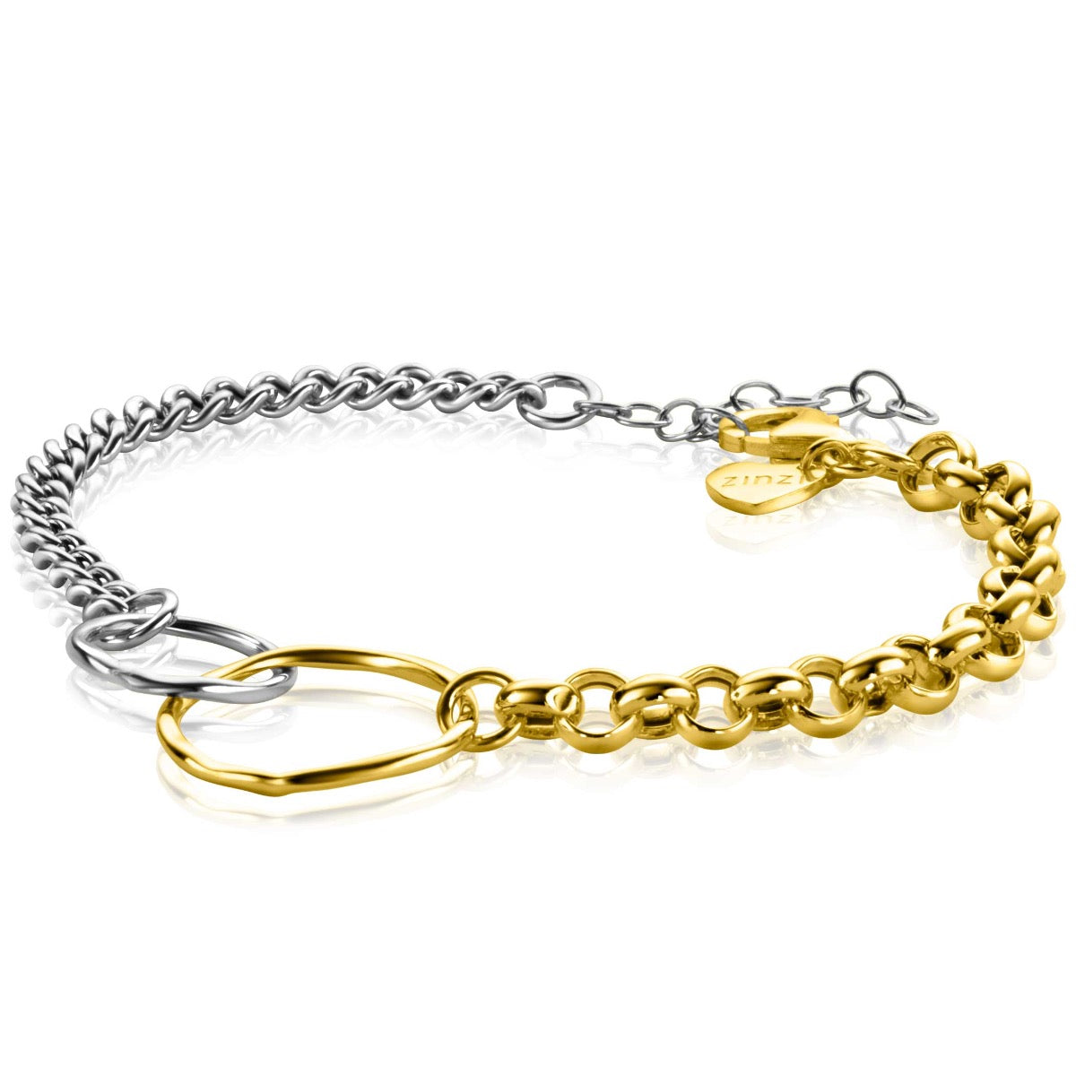 Zilveren armband met een gouden schakeltje en een combinatie van gladde en geprofileerde schakelstructuur.