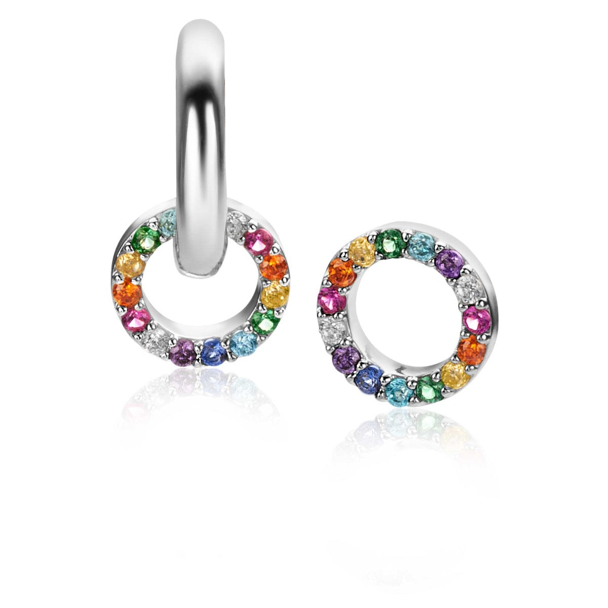 De Zinzi Oorbellen Zilver Zich2170Z zijn zilveren ronde oorbellen met kleine regenboogkleuren oorbedels rond elke oorring. De ene staat rechtop, de andere ligt plat en laat het stijlvolle Zinzi-ontwerp zien: perfect om elke look op te fleuren.