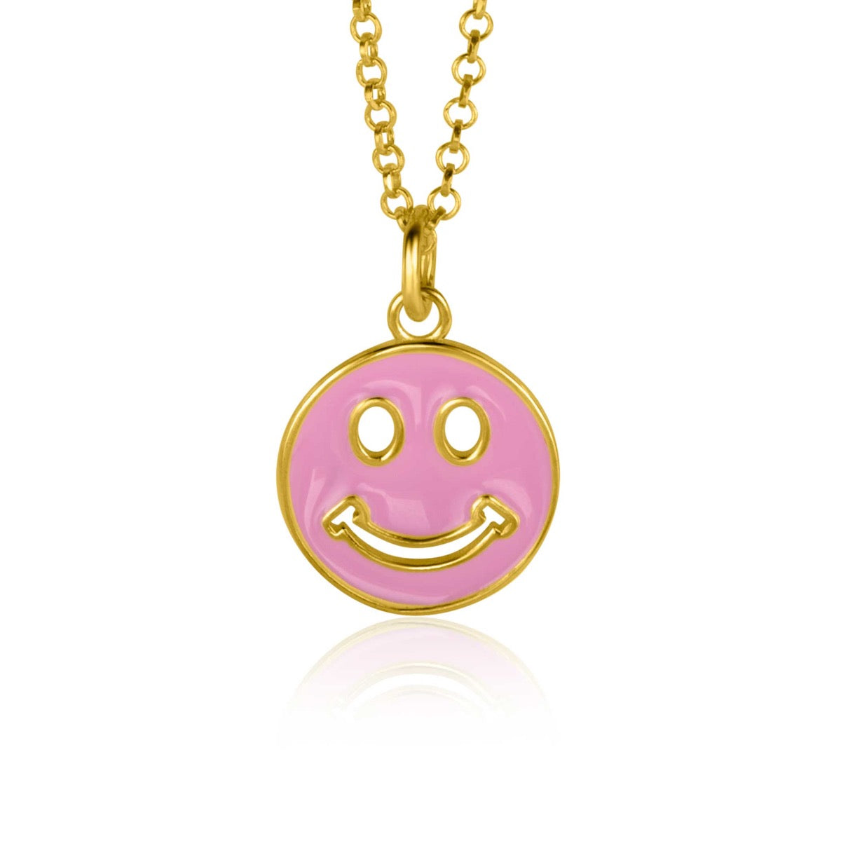 Gouden hanger met een roze smiley, gemaakt van geëmailleerd materiaal en bevestigd aan een schakelketting.