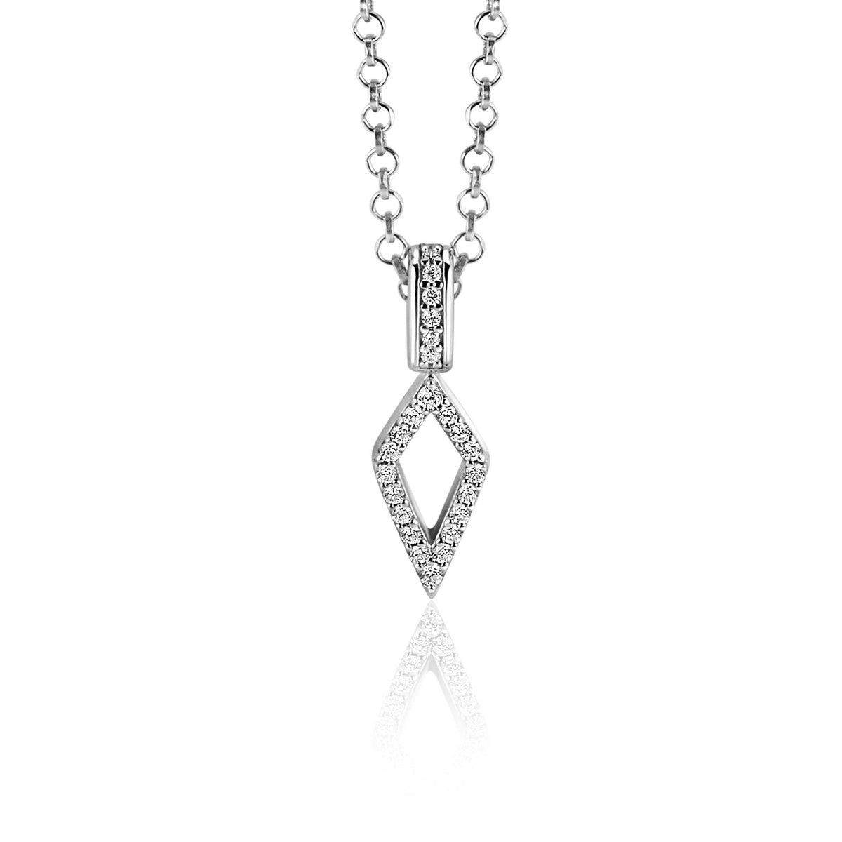 Zilveren hanger in de vorm van een ruit met sprankelende steentjes, hangend aan een ketting.