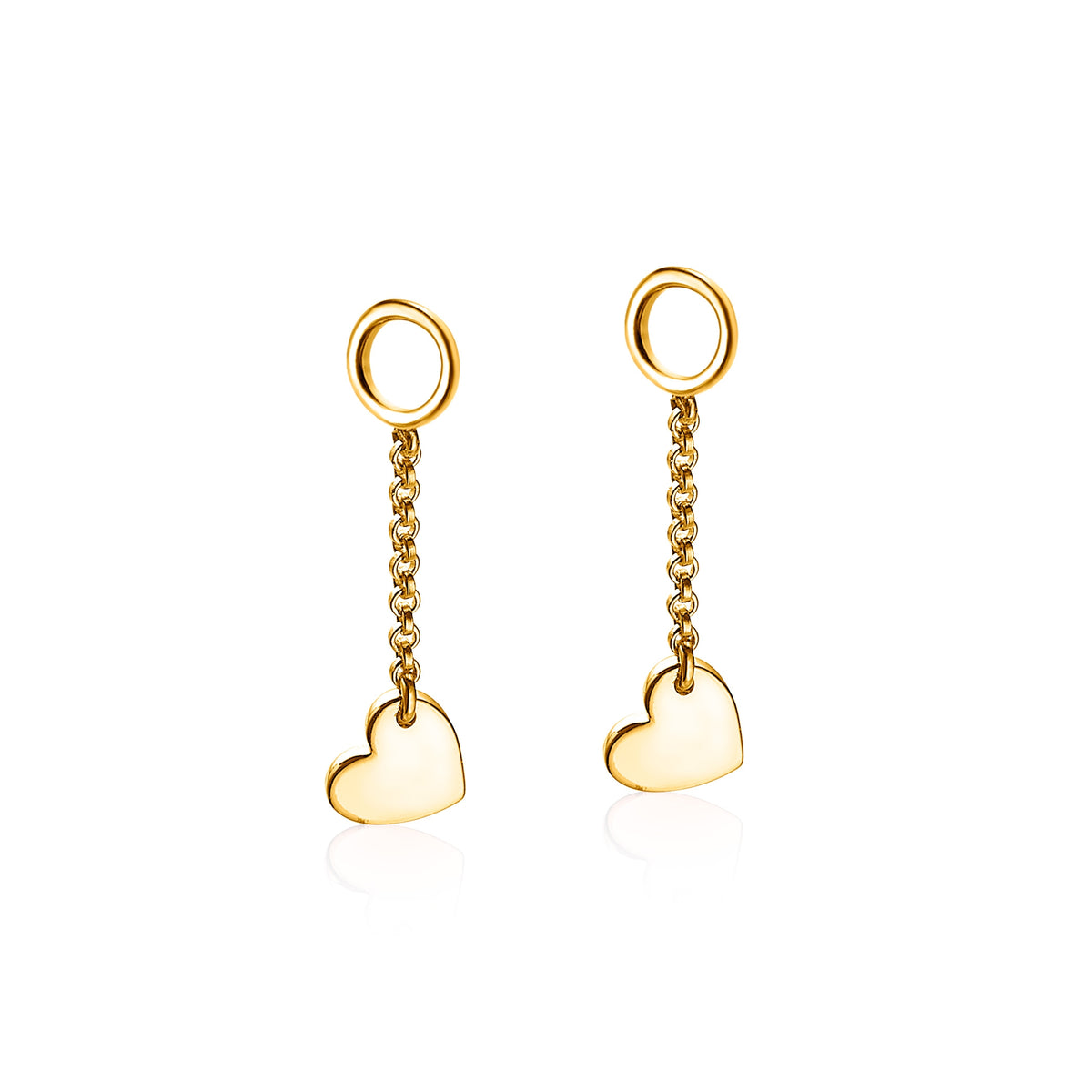 Gouden oorbellen met een hangende ketting en hartvormige bedels.