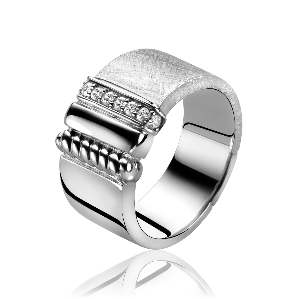 Zilveren ring met een matte en glanzende afwerking, versierd met kleine steentjes en een gedetailleerde band.