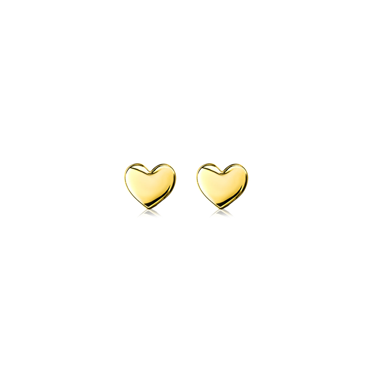Gouden, hartvormige oorbellen met een glanzende afwerking.