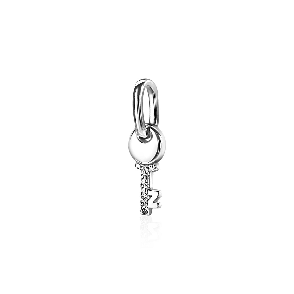 Zilveren hanger in de vorm van een sleutel met een letter Z, met een glanzende afwerking.
