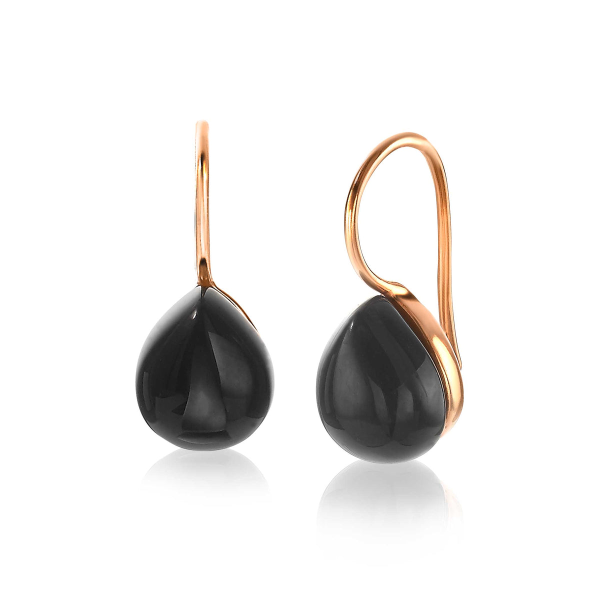 Gouden oorbellen met druppelvormige zwarte onyx stenen.