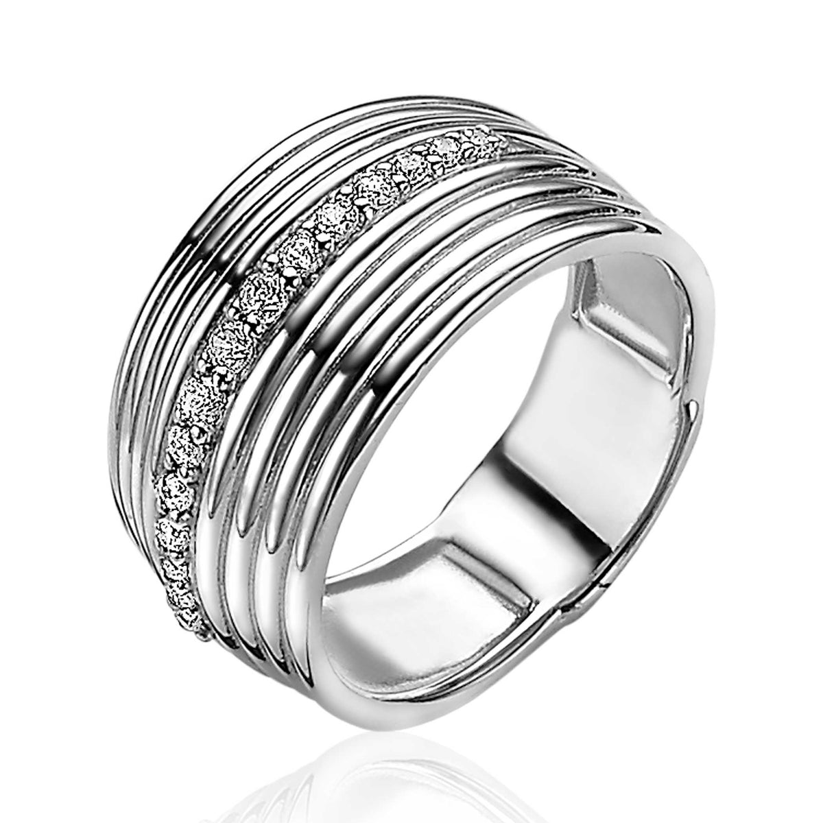 Zilveren ring met meerdere rijen en een rij fonkelende steentjes in het midden.