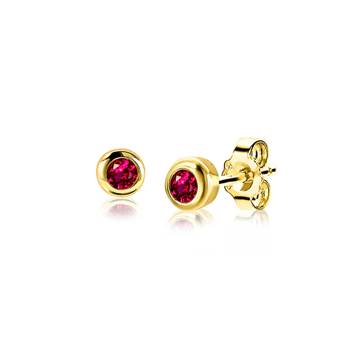 Gouden oorbellen met een ronde, roze steen.