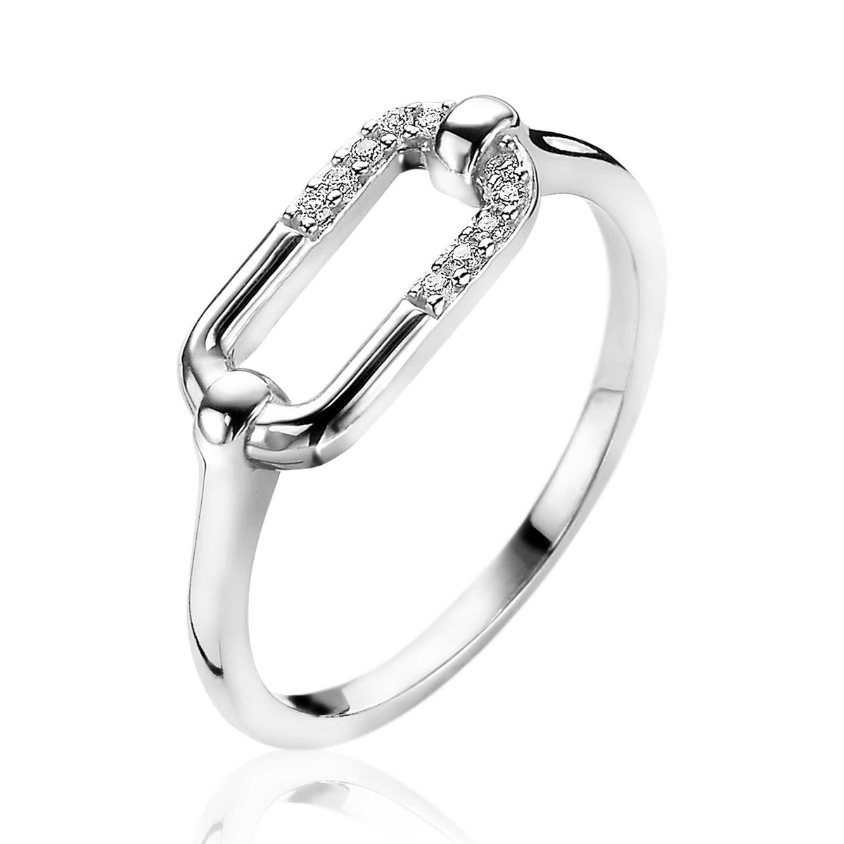 Zilveren ring met een open, ovalen ontwerp en sprankelende steentjes aan de bovenkant.