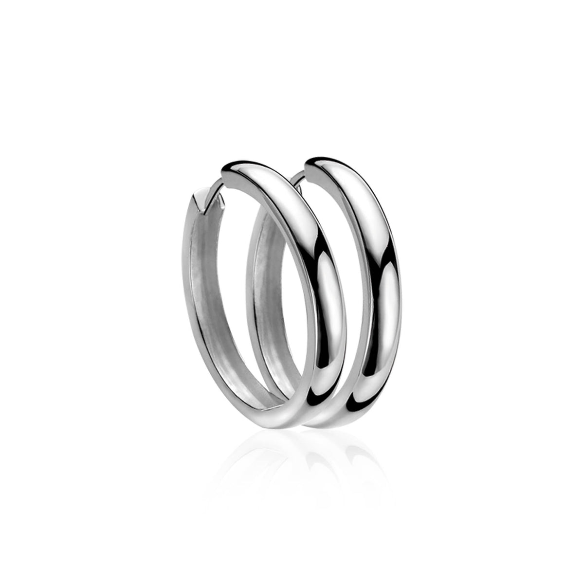 Zilveren oorbellen met drie ronde ringen en een glanzende afwerking.