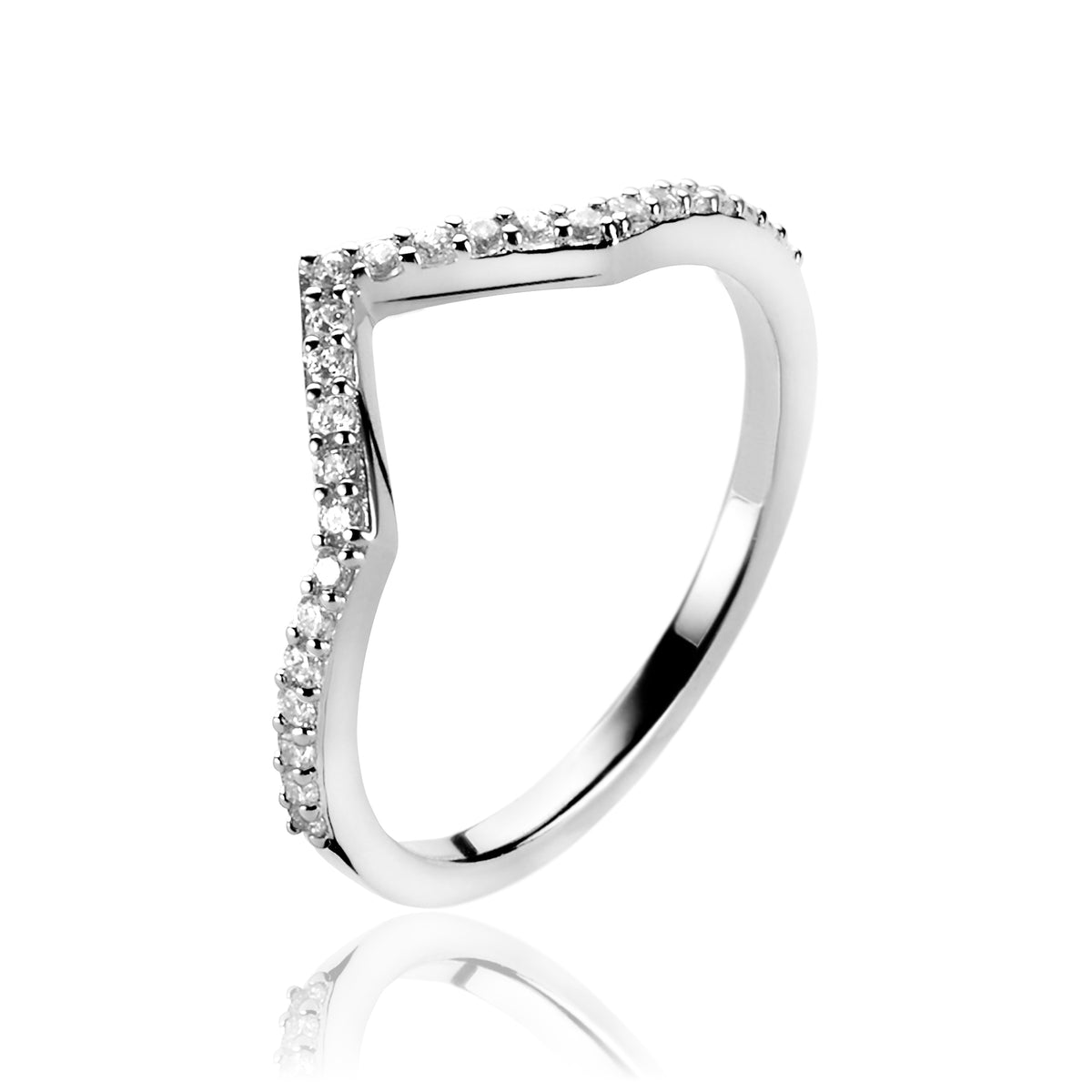 Zilveren ring met een golvende vorm en kleine, sprankelende steentjes aan de bovenkant.