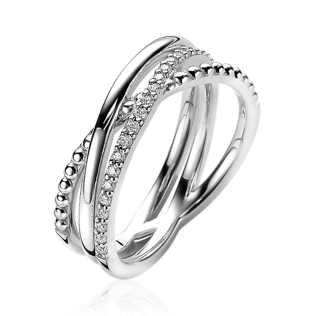 Zilveren ring met een gedraaid ontwerp en kleine steentjes aan de bovenkant.