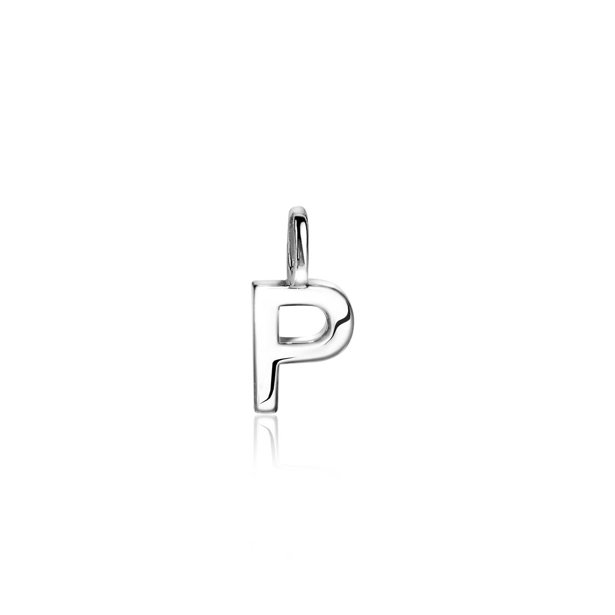 Zilveren hanger in de vorm van de letter P met een glanzende afwerking.
