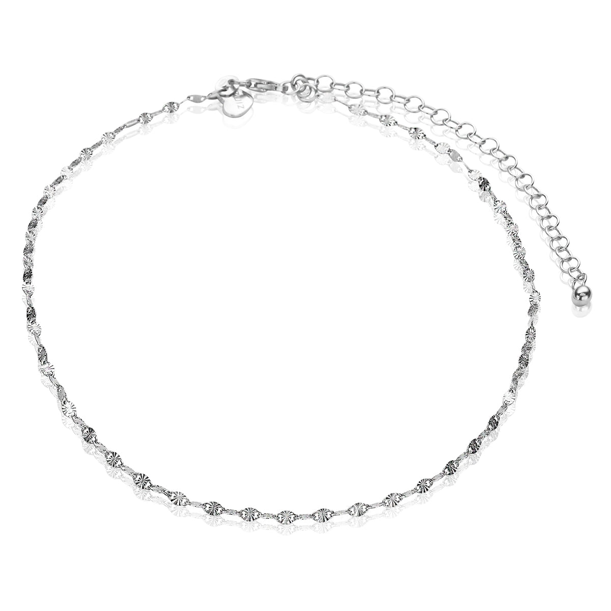 Zilveren ketting met een verfijnd ontwerp van schakels en een verlengketting.