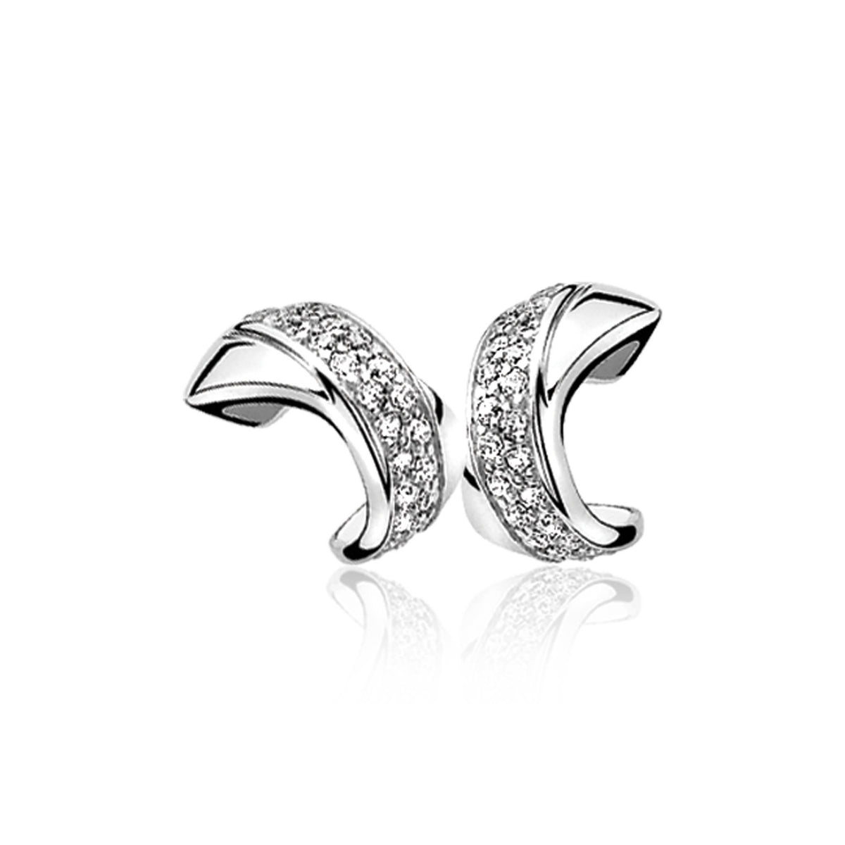 Zilveren oorbellen met een golvende vorm en ingelegde zirconia-steentjes.