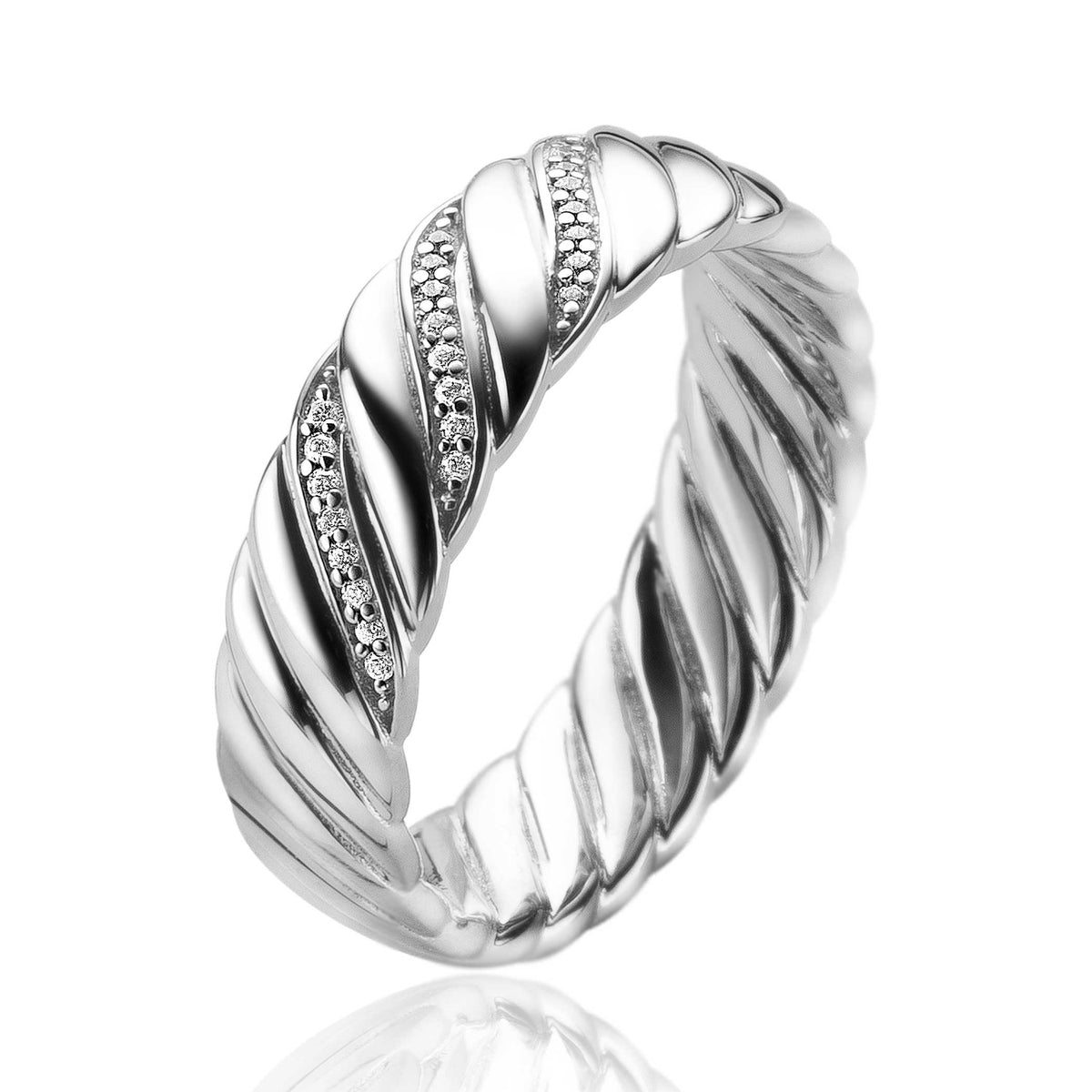 Zilveren ring met gedraaide structuur en kleine steentjes aan de zijkant.