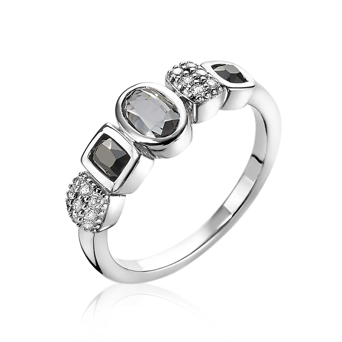 Zilveren ring met meerdere facetten, waaronder een grote grijze steen en sprankelende zirkonia's.