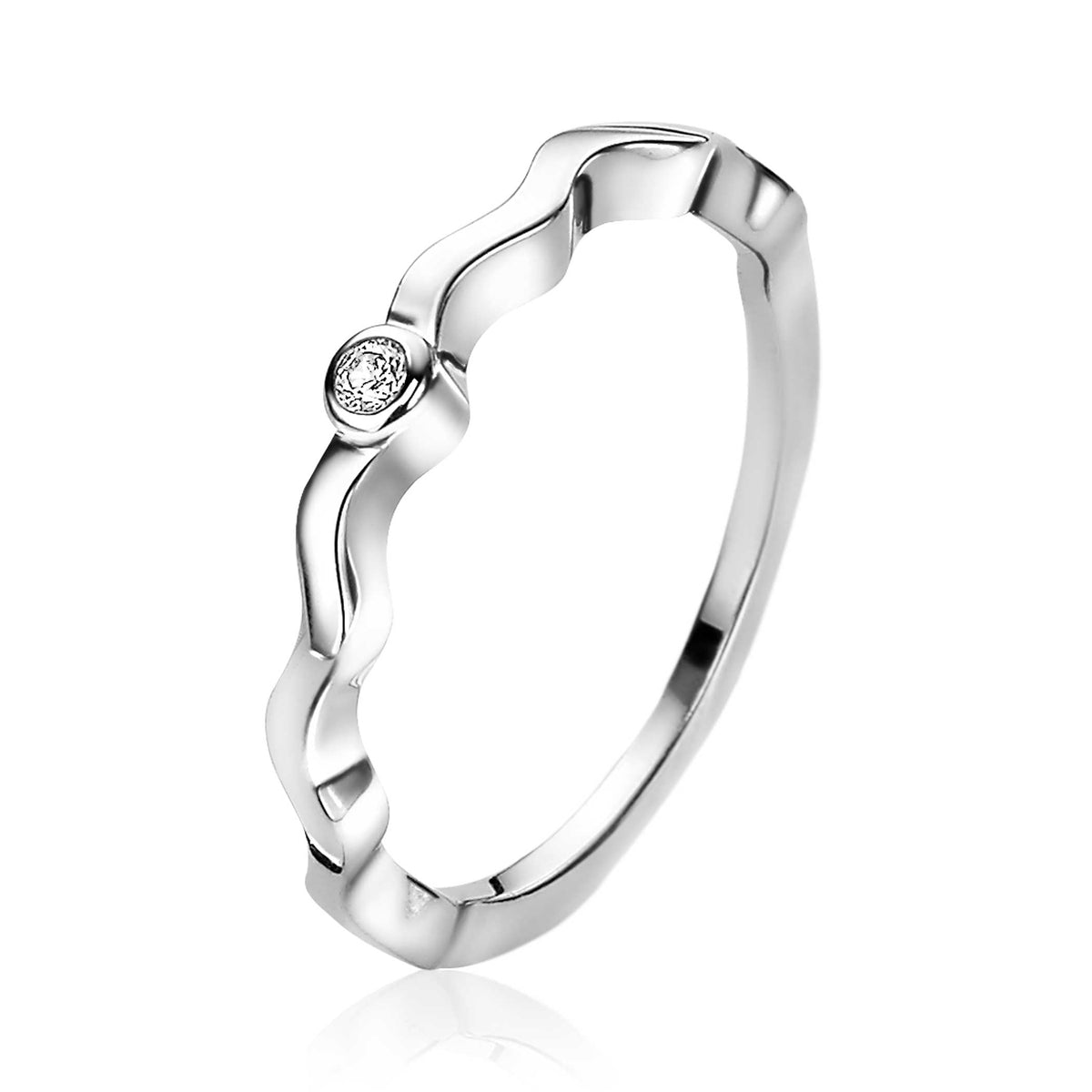 Zilveren ring met golvende vorm en een kleine, heldere zirconia steen.