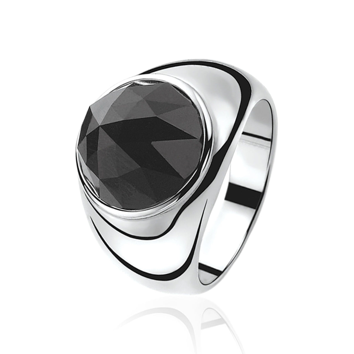 Zilveren ring met een grote, facetterende zwarte steen in een moderne, golvende setting.